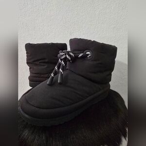 UGG Classic Maxi Short Boots Womens 6 Black Bootie Puff Shoes